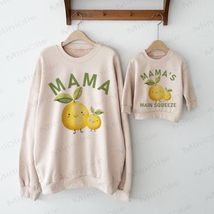 MAMA/MAMA'S MAIN SQUEEZEママと私のスウェットシャツ  - ベージュ - 大人用スウェットシャツ：XL - image 1