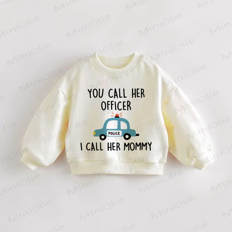 YOU CALL HER OFFICER I CALL HER MOMMY幼児用スウェットシャツ - クリーム - 3～5歳 - image 1