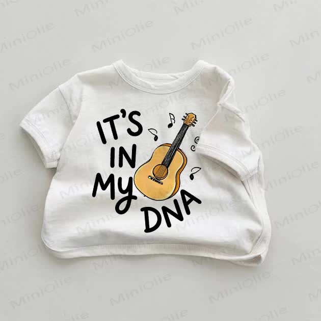 IT'S IN MY DNAベビーホワイトギタープリントTシャツ - 白 - 18～24ヶ月 - image 1