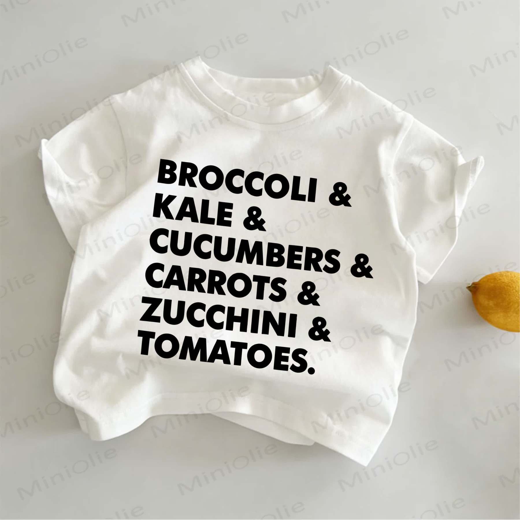 BROCCOLI&KALE&CUCUMBERS&CARROTS&ZUCCHINI&TOMATOES幼児用スローガン入り白Tシャツ - 白 - 6～7歳 - image 1