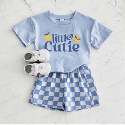 LITTLE CUTIEベビーブルー レモンプリントTシャツとチェック柄パンツのツーピースセット - 青 - 2～3歳 - image 1