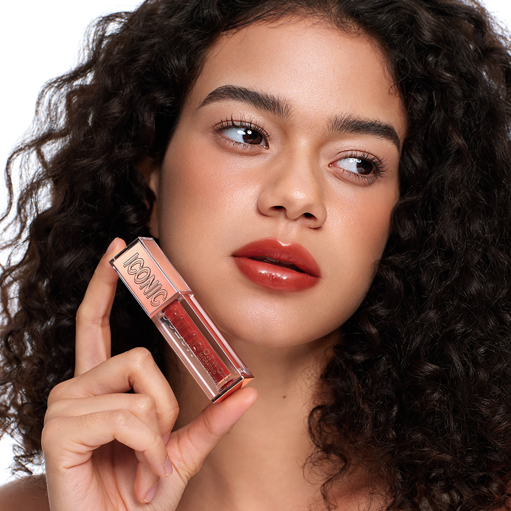 Misty Kiss Lock Color Matte Lipstick + Haute Hydrating Vinyl Lip Gloss-O.TWO.O PH