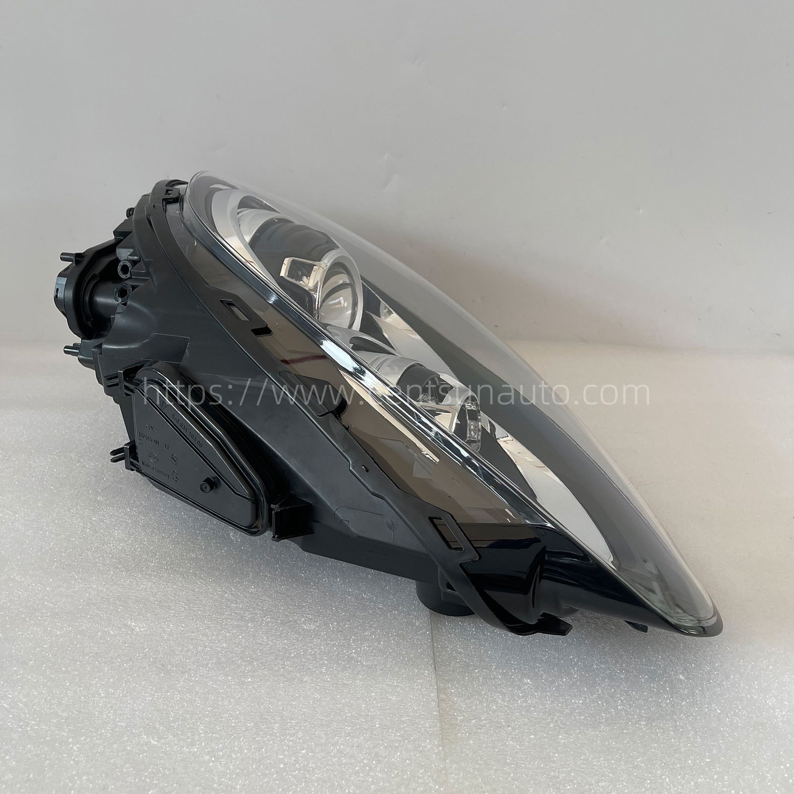 Remanufactured OEM Headlight Assembly for Cayenne - Compatible with 95863117530/95863117630