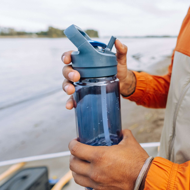 YETI Yonder 25 oz (750ml) Water Bottle with Color-Matched Yonder Straw Cap - Seafoam