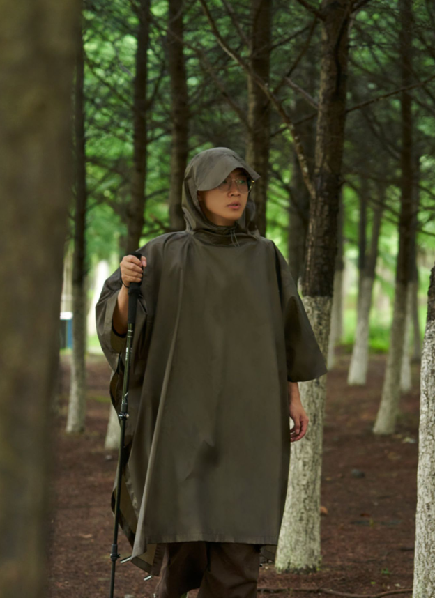 Mobi Garden Ultralight raincoat PONCHO - Green