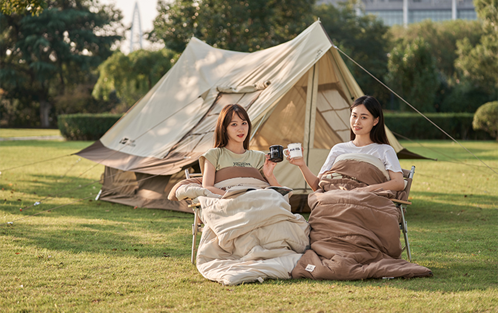 Mobi Garden Crescent Sleeping Bag 1.4 Single - Ivory