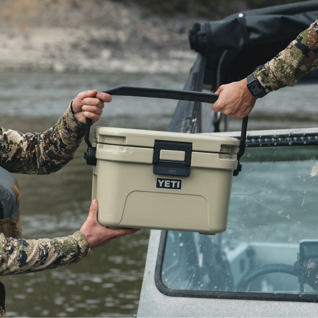 YETI Roadie 8 Hard Cooler - Charcoal
