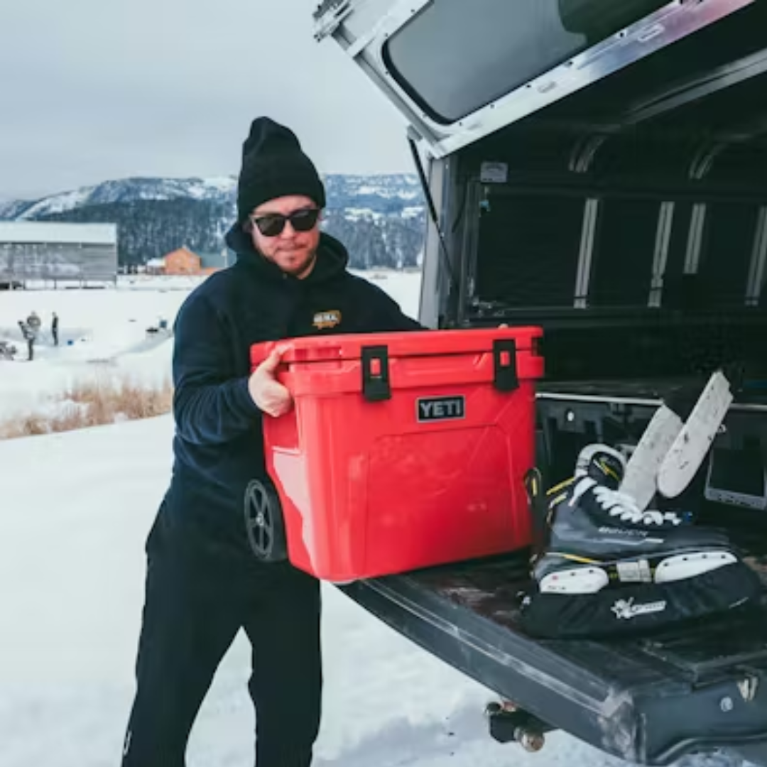 YETI Roadie 32 Wheeled Cooler - Charcoal