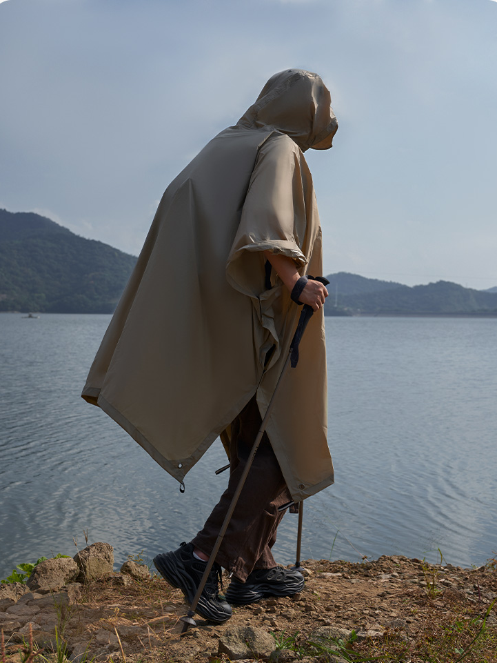 Mobi Garden Ultralight raincoat PONCHO - Green