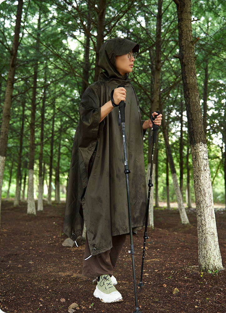 Mobi Garden Ultralight raincoat PONCHO - Green