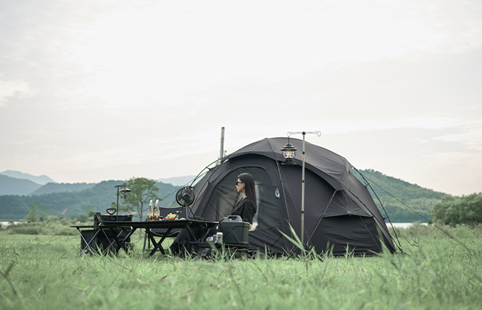 Mobi Garden Commander 185 3- 4 person - Black