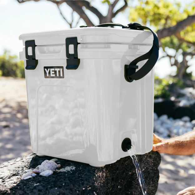 YETI Roadie 24 2.0 Hard Cooler - Charcoal