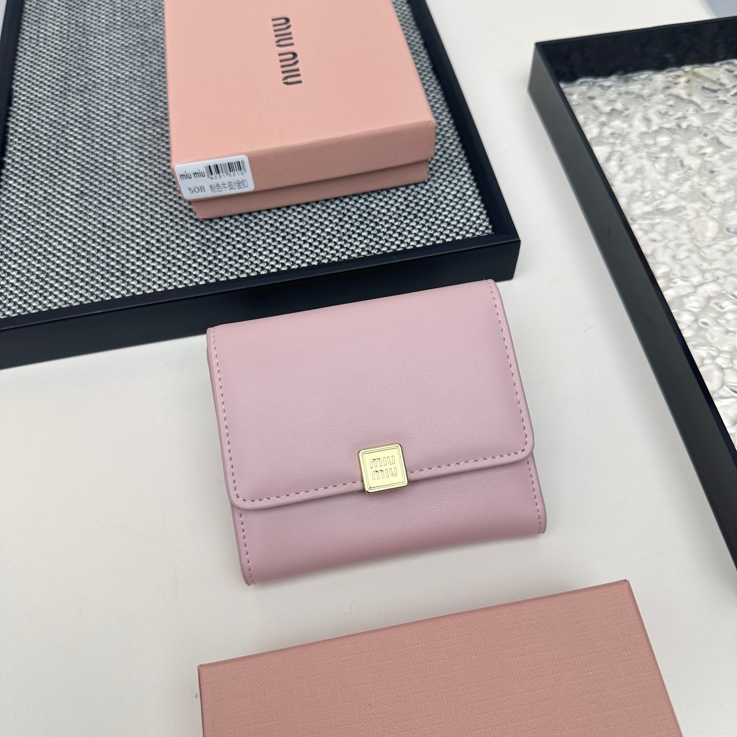 ミュウミュウ「Miu Miu」多機能二つ折りスモールウォレット