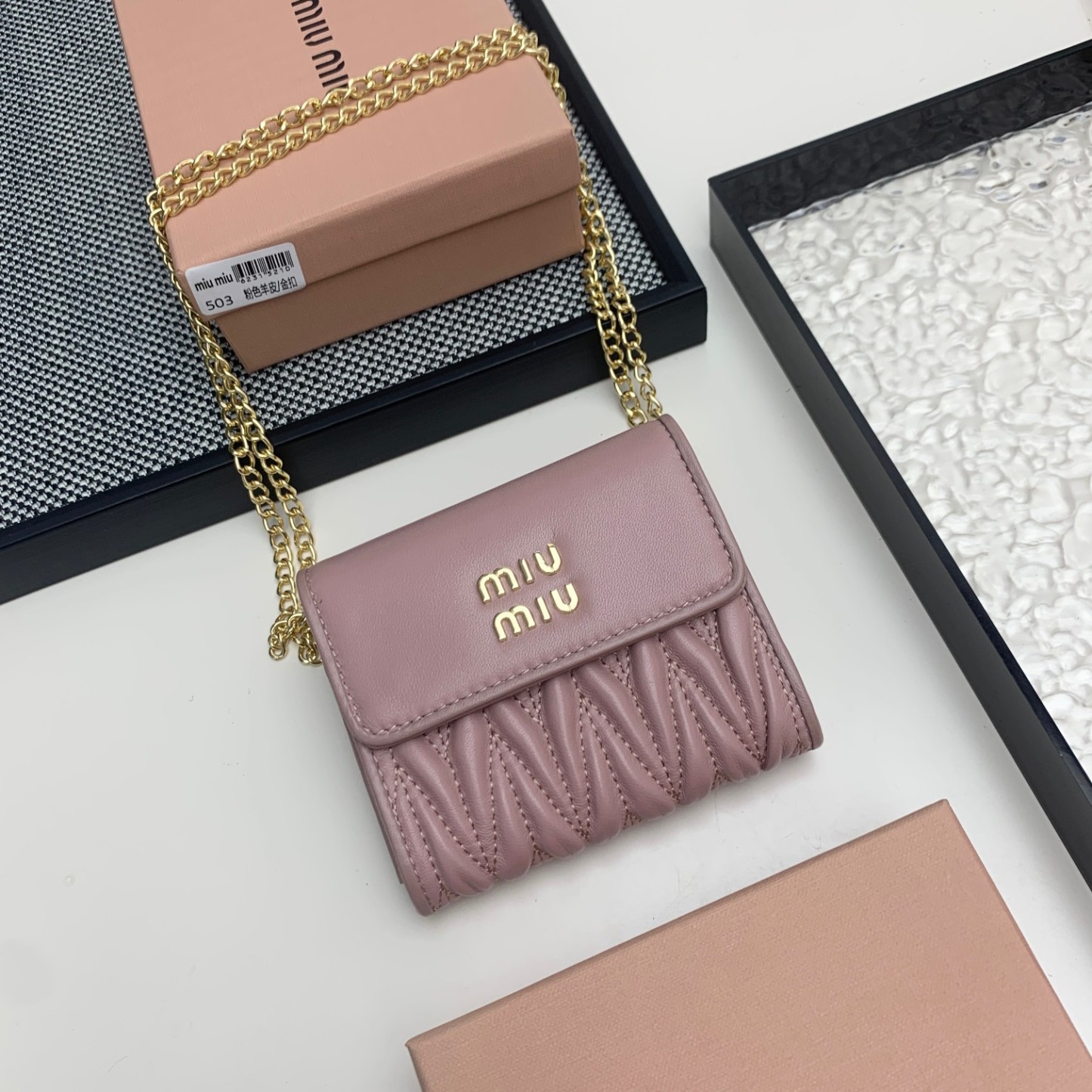 ミュウミュウ「Miu Miu」マテラッセレザー ジップアラウンド 折り財布