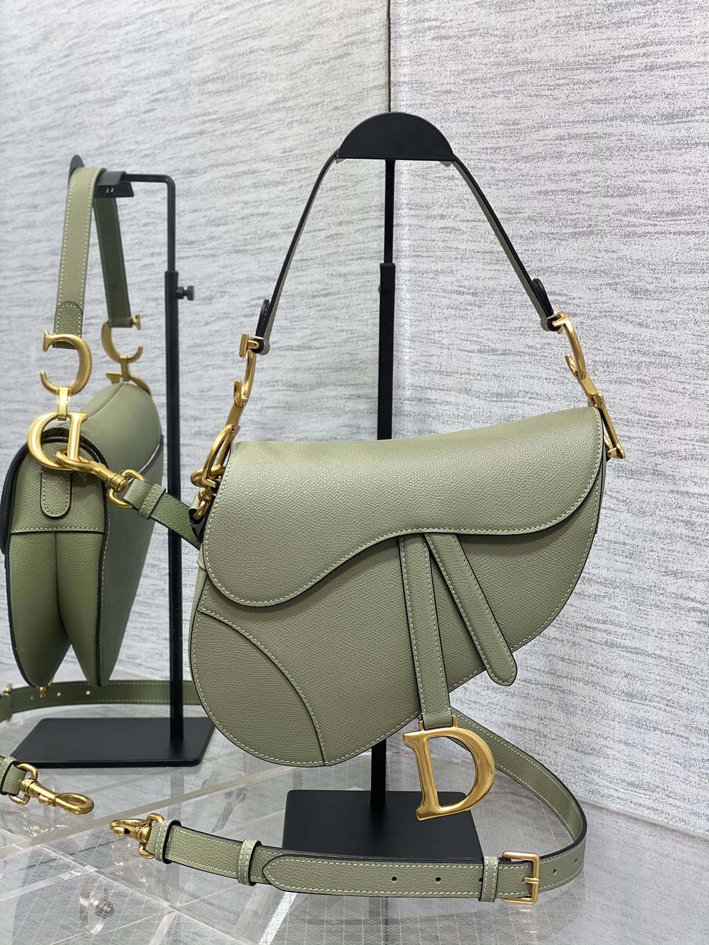 ディオール「Dior」Saddle バッグ グレインドカーフスキン