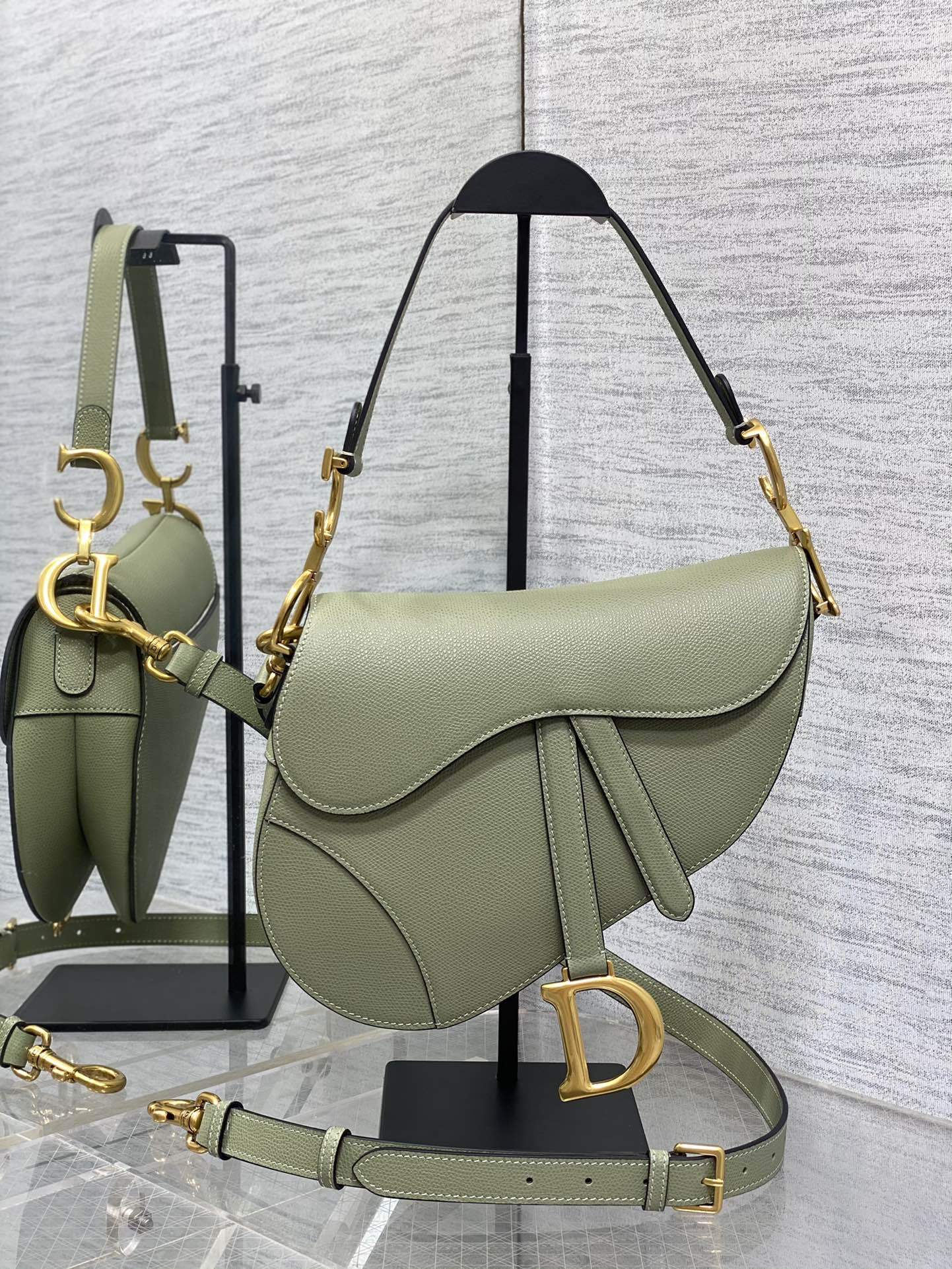 ディオール「Dior」Saddle バッグ グレインドカーフスキン