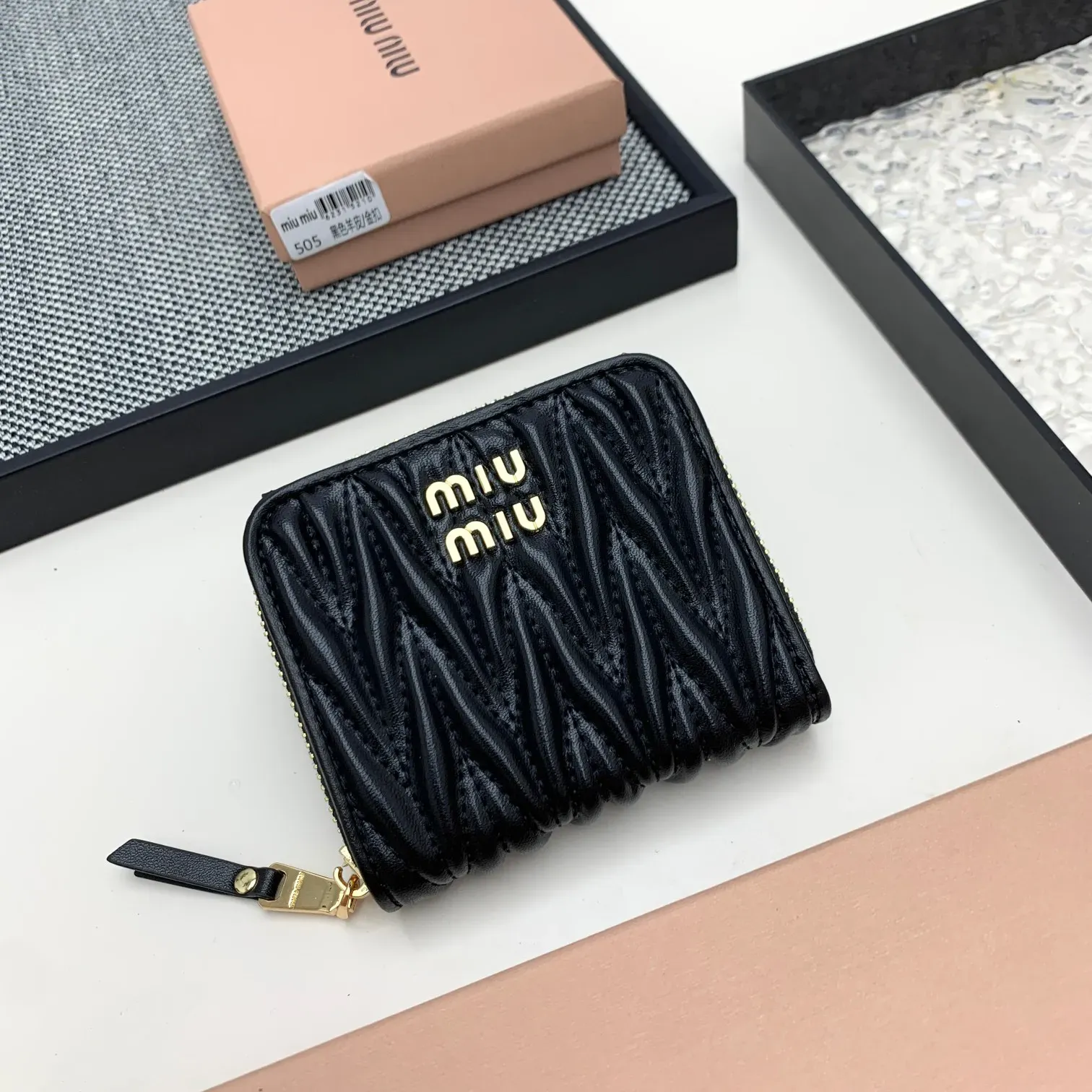 ミュウミュウ「Miu Miu」マテラッセレザー  ジップアラウンド財布