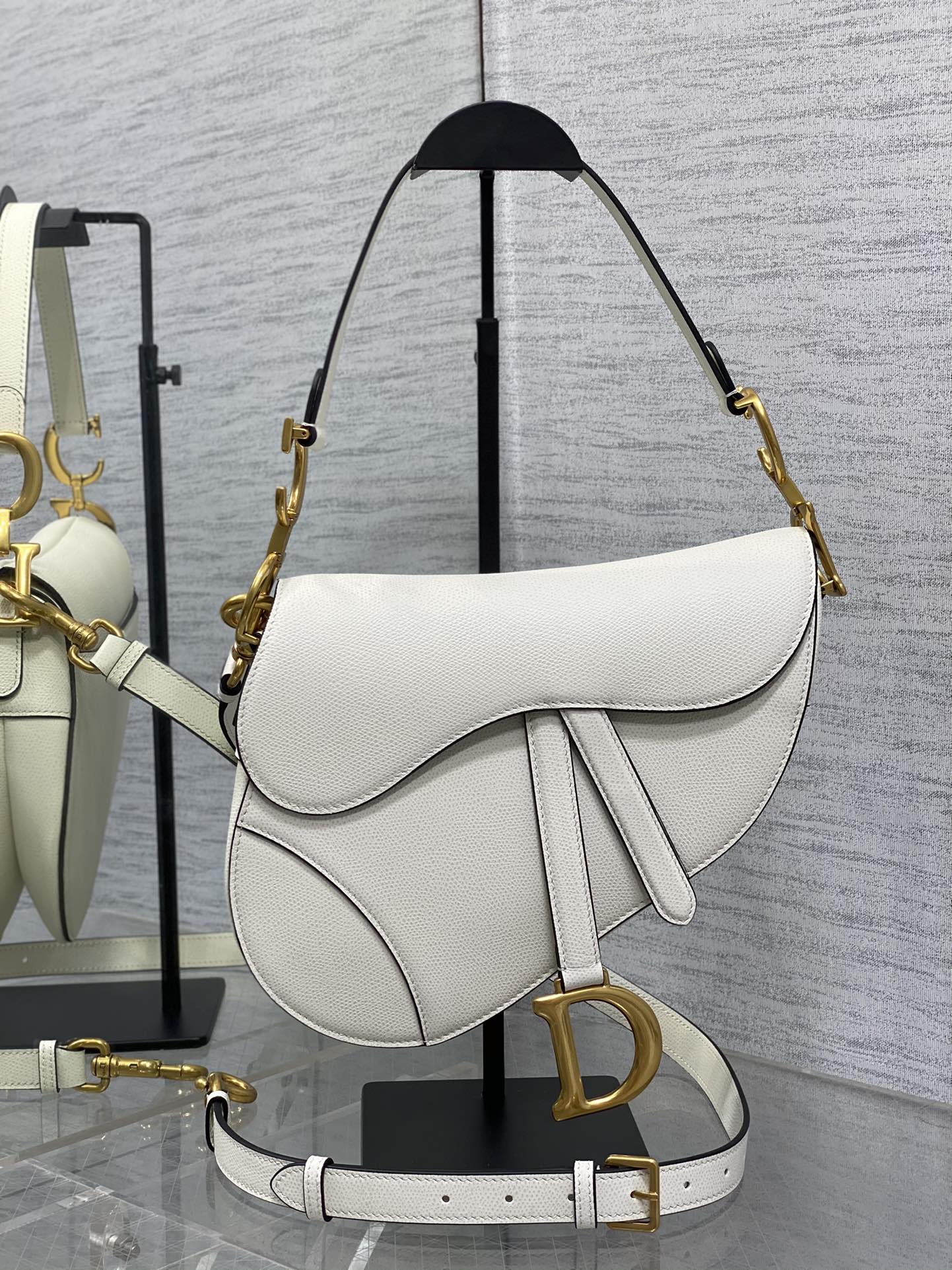 ディオール「Dior」Saddle バッグ グレインドカーフスキン