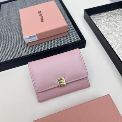 ミュウミュウ「Miu Miu」二つ折りスモールウォレット