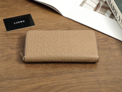 ロエベ「LOEWE」ジッパー付き財布 5色