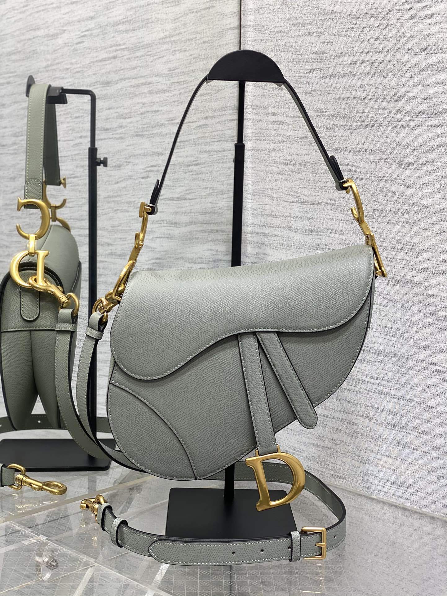 ディオール「Dior」Saddle バッグ グレインドカーフスキン