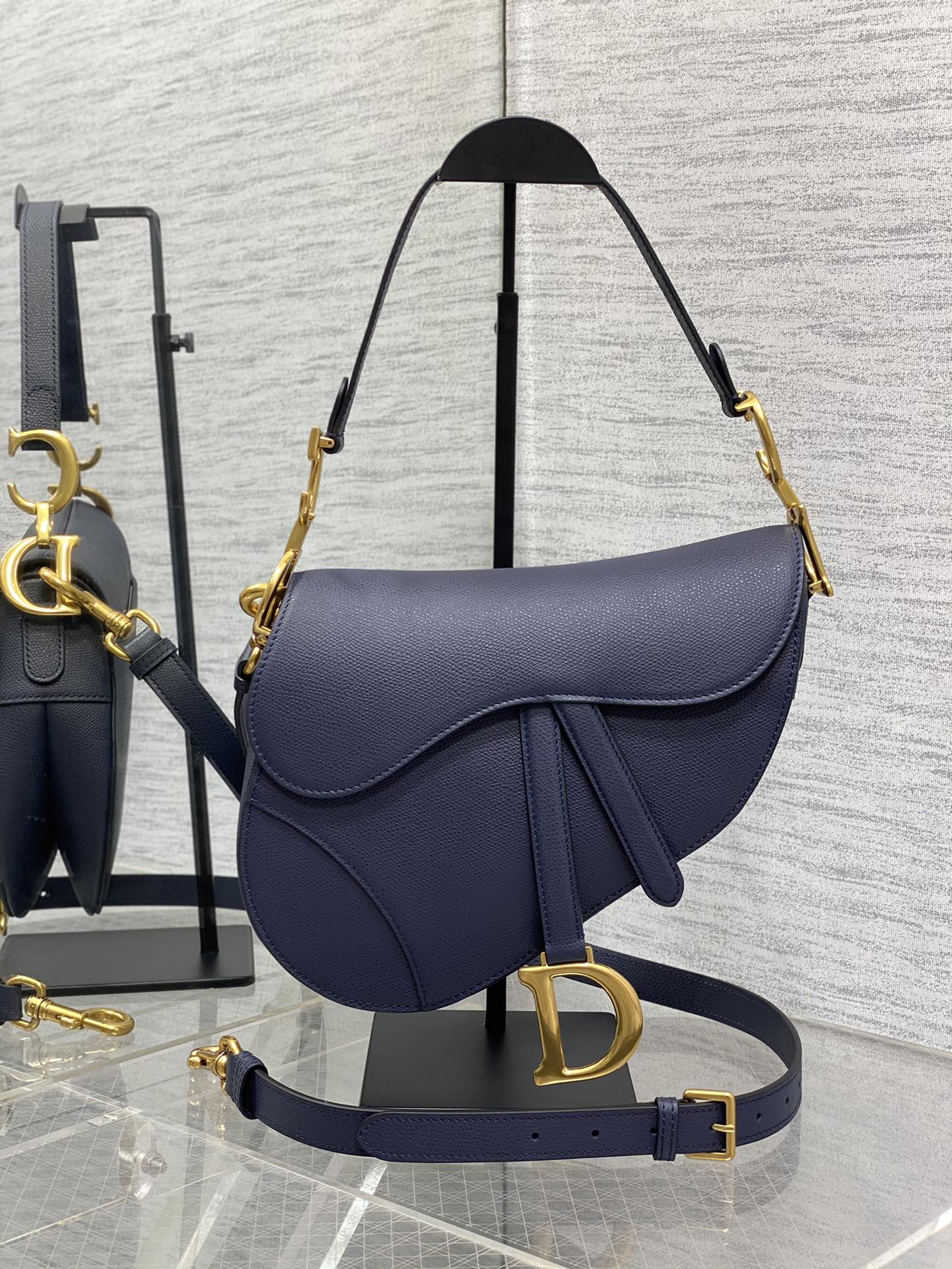 ディオール「Dior」Saddle バッグ グレインドカーフスキン