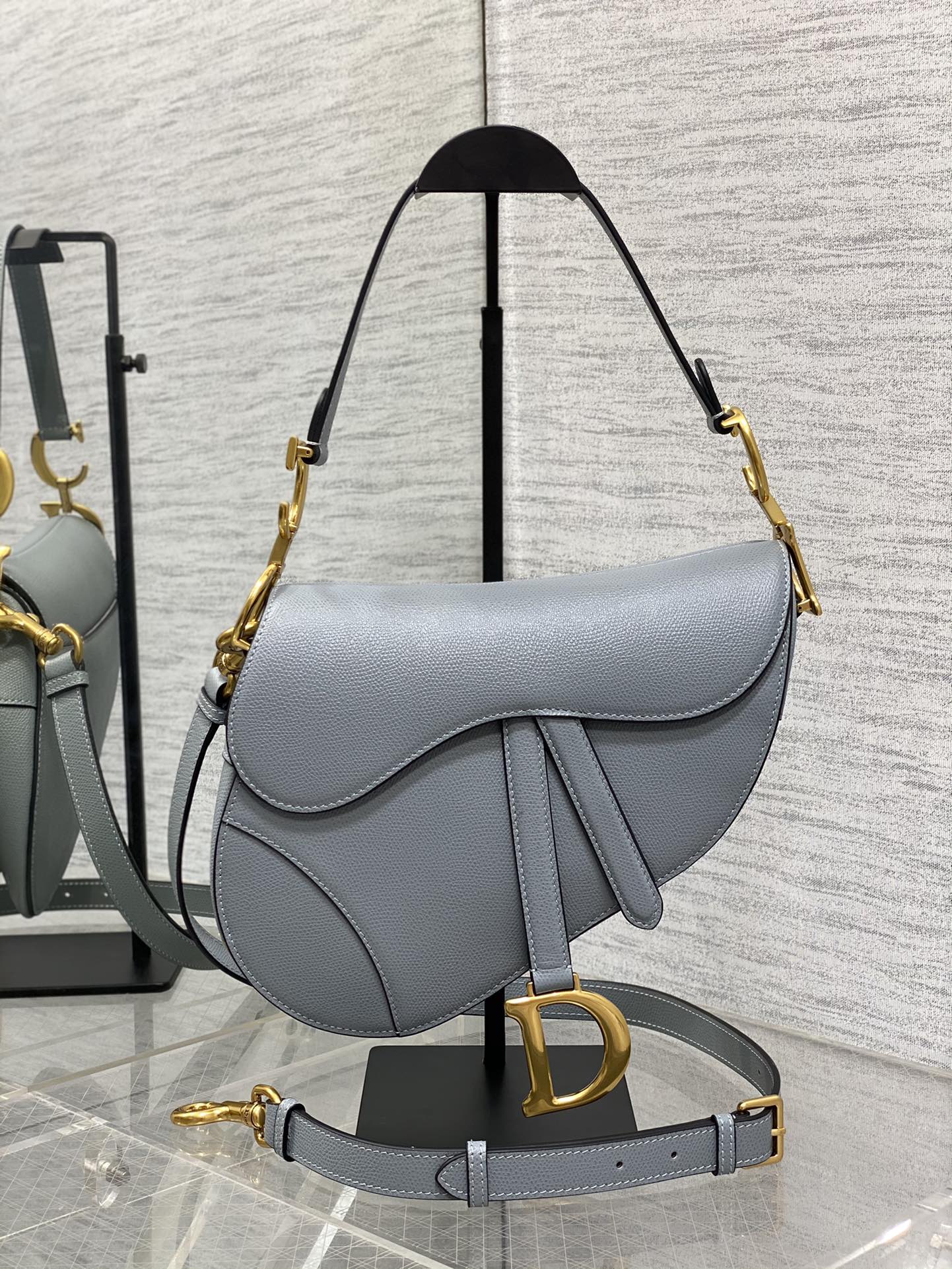 ディオール「Dior」Saddle バッグ グレインドカーフスキン