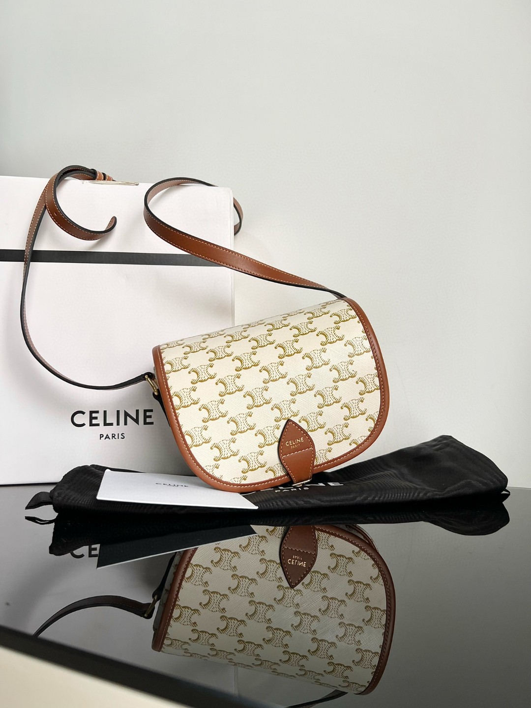 セリーヌ「Celine」FOLCO TRIOMPHE CANVAS サドルバッグ