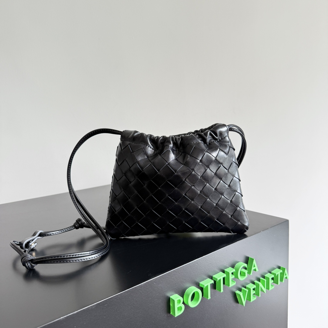 ボッテガ・ヴェネタ「Bottega Veneta」ドストバッグ ミニ アーバンショルダーバッグ