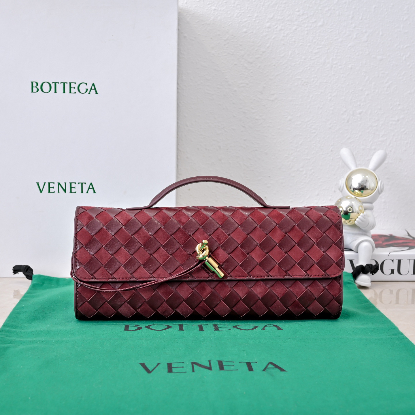ボッテガ・ヴェネタ「Bottega Veneta」 デザートスエード クラッチバッグ