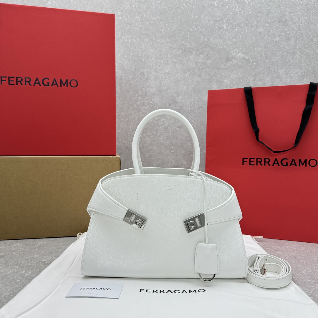 フェラガモ「Ferragamo」小さいジトートバッグ