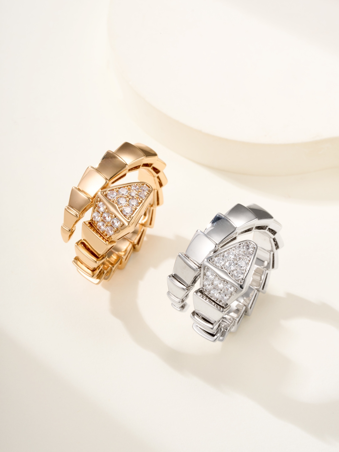 ブルガリ「Bvlgari」serpenti蛇頭象眼ドリルワイドリング