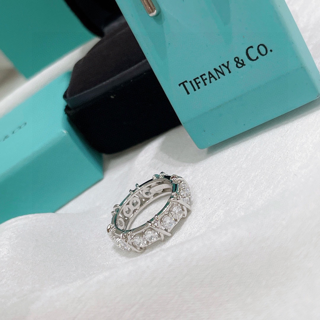 ティファニー「Tiffany & Co.」 クロスデザイン プラチナダイヤモンドリング