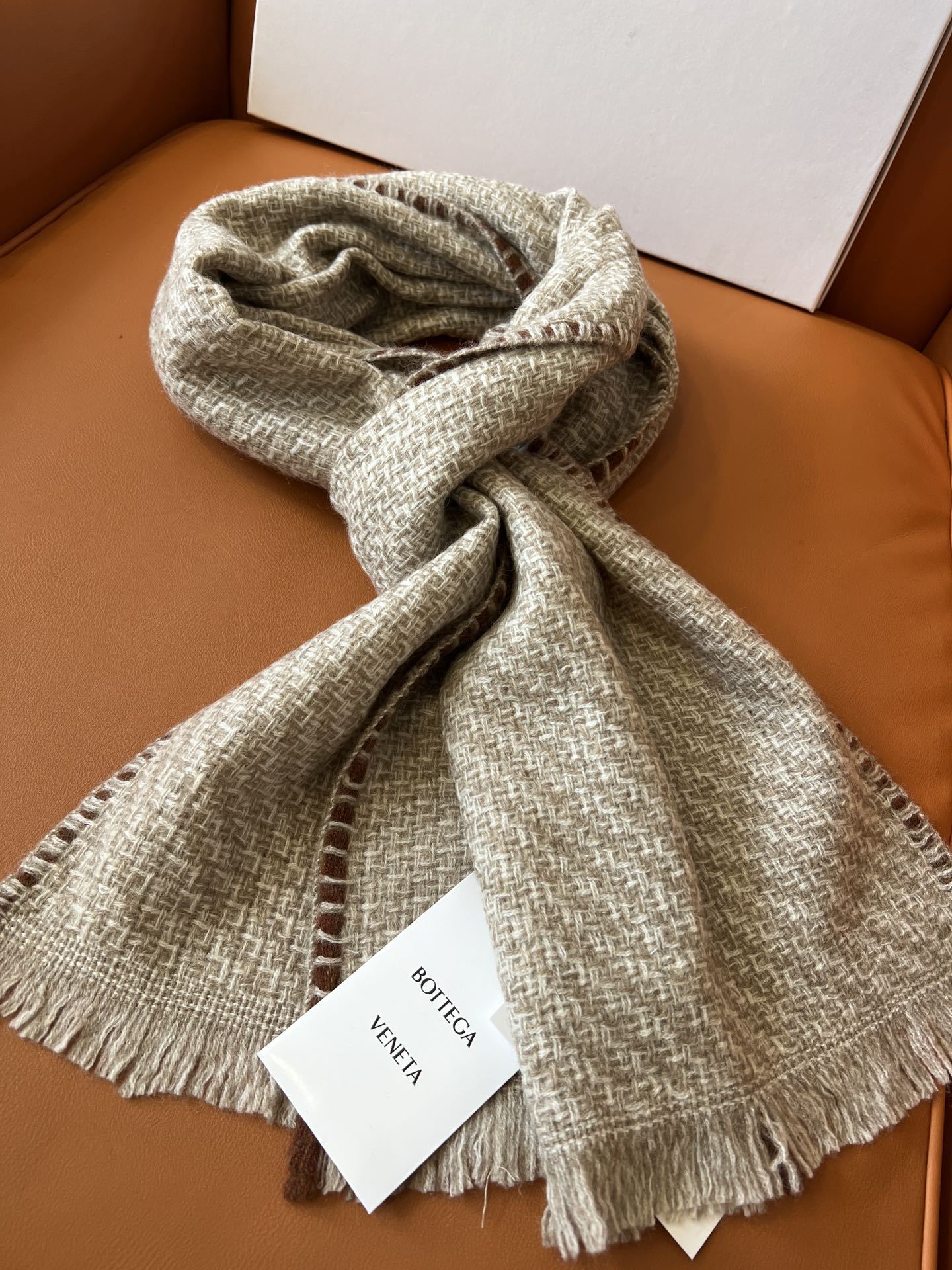 ボッテガ ヴェネタ「Bottega Veneta」イントレチャート キャシュミール マフラー30x180cm
