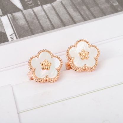 ヴァン クリーフ＆アーペル「Van Cleef & Arpels」Lucky Spring フラワー ピアス