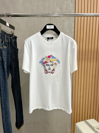 ヴェルサーチ「Versace」 2025SS プレミアムロゴTシャツ