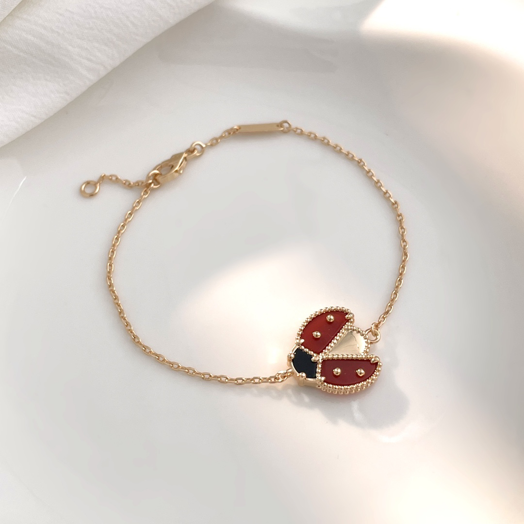 ヴァン クリーフ＆アーペル「Van Cleef & Arpels」 Lucky Spring® Coccinelle シングルチャーム ブレスレット18.5cm