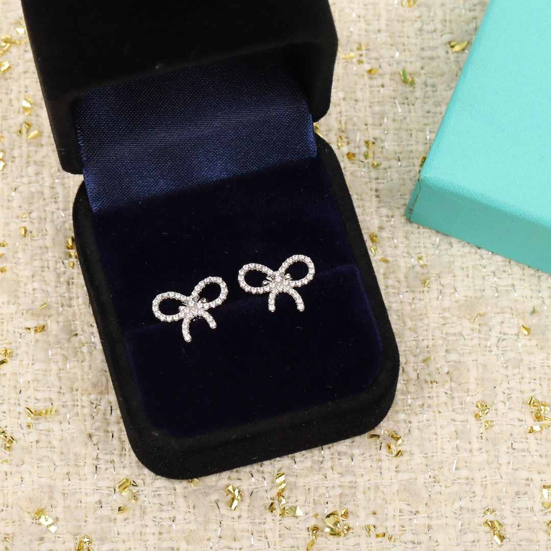 ティファニー「Tiffany & Co.」18Kゴールド リボンスタッドピアス