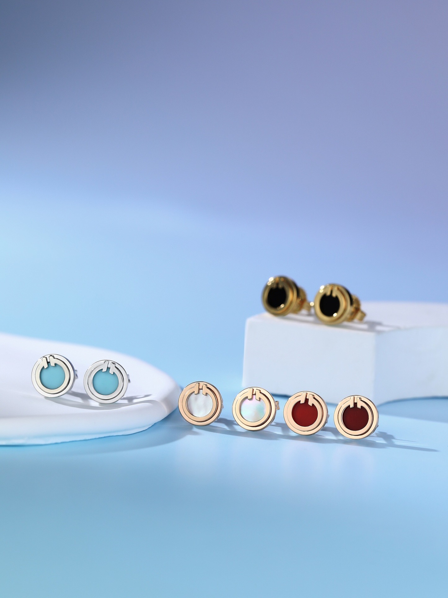 ティファニー「Tiffany & Co.」T ダイヤモンドサークルスタッドピアス