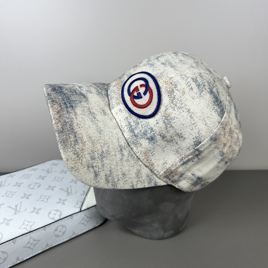 プラダ「Prada」 Denim Gradient Wash Baseball Cap