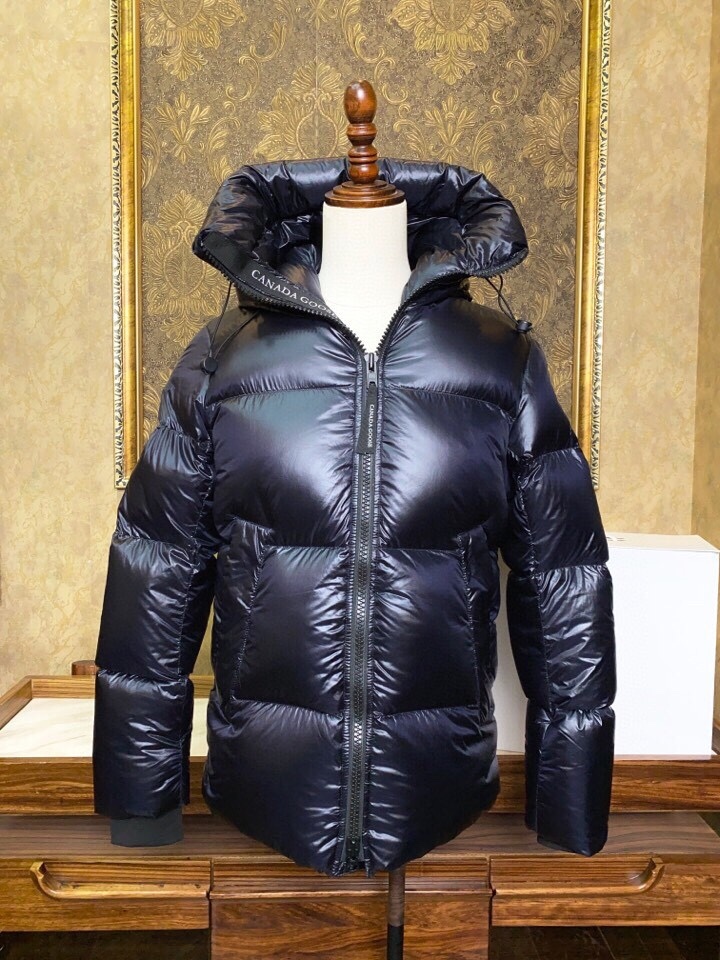 カナダグース「Canada Goose」ダウンジャケット
