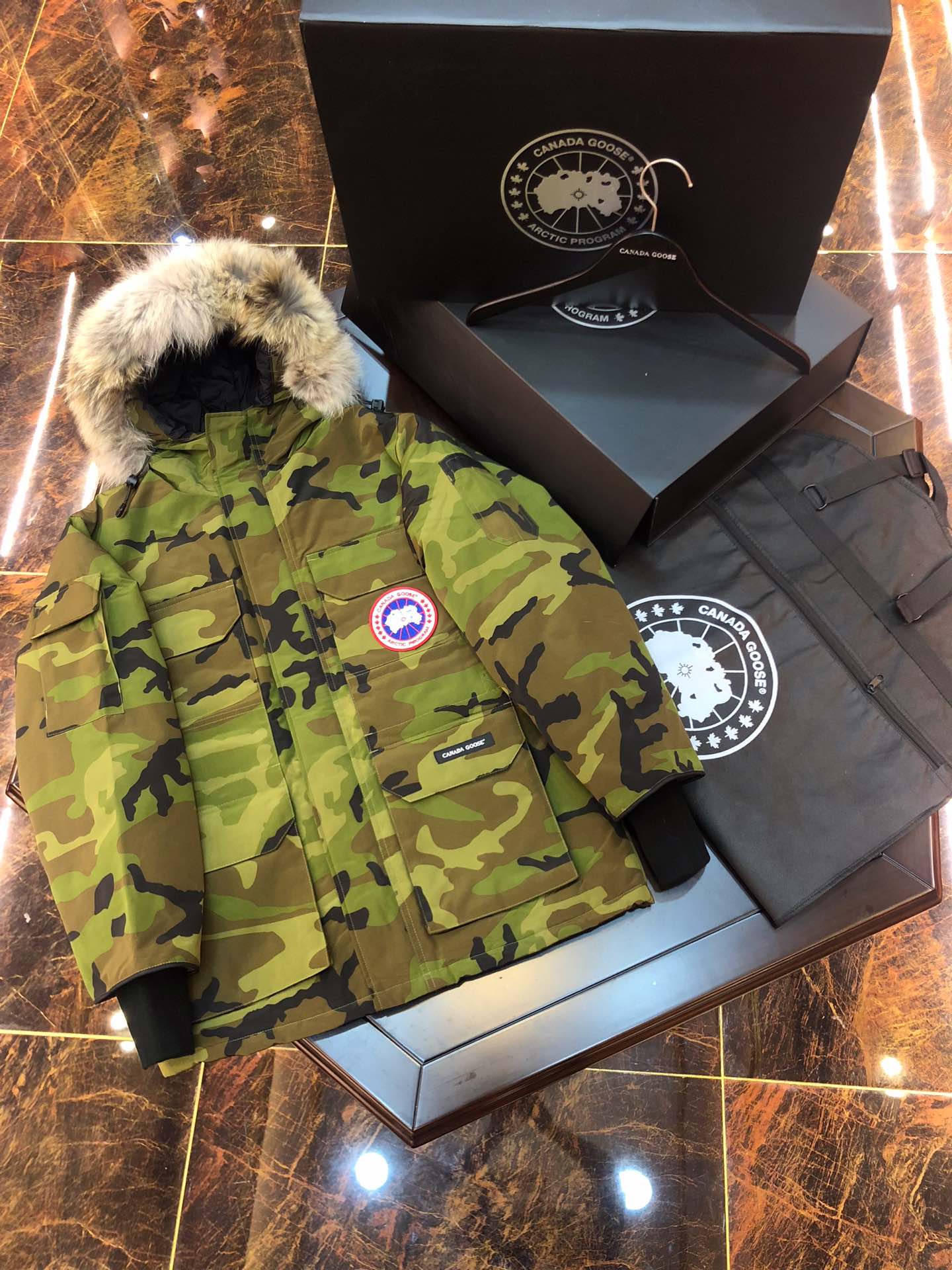 カナダグース「Canada Goose」プレミアムダウンコート