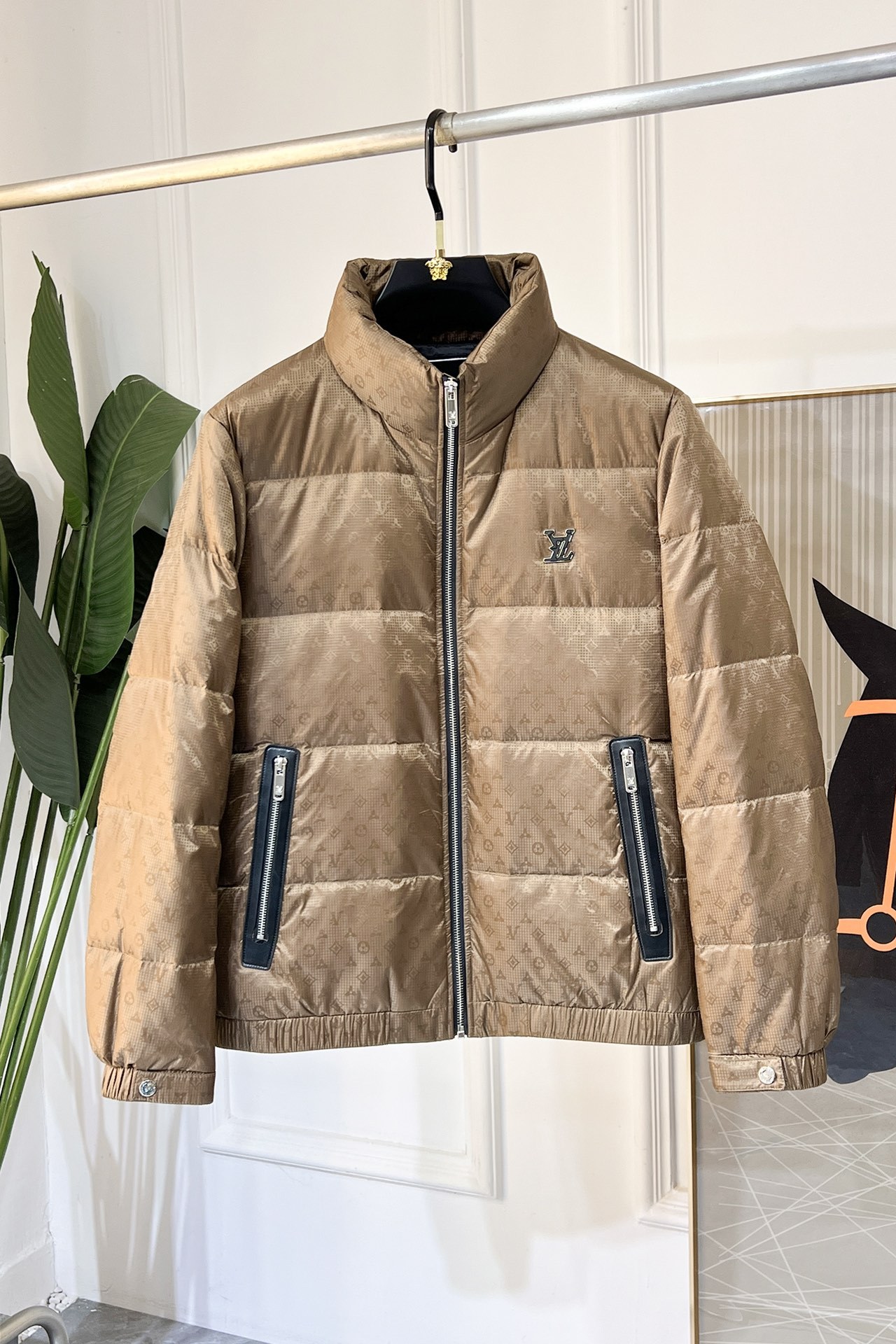 ルイ・ヴィトン「Louis Vuitton」‌ MONOGRAM PILLOW ダウンジャケット