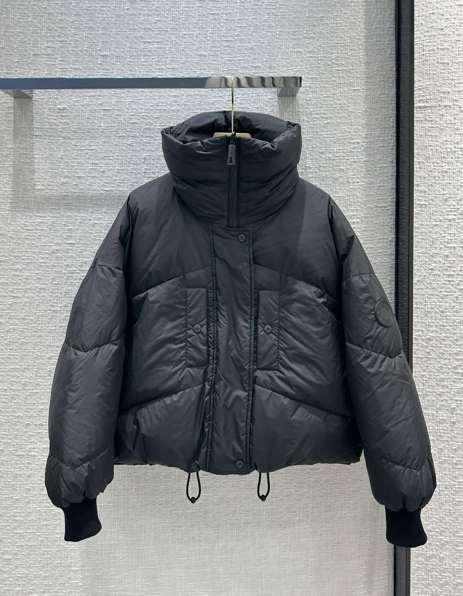 エルメス「Hermès」 2025秋冬 ドローストリング ダウンジャケット