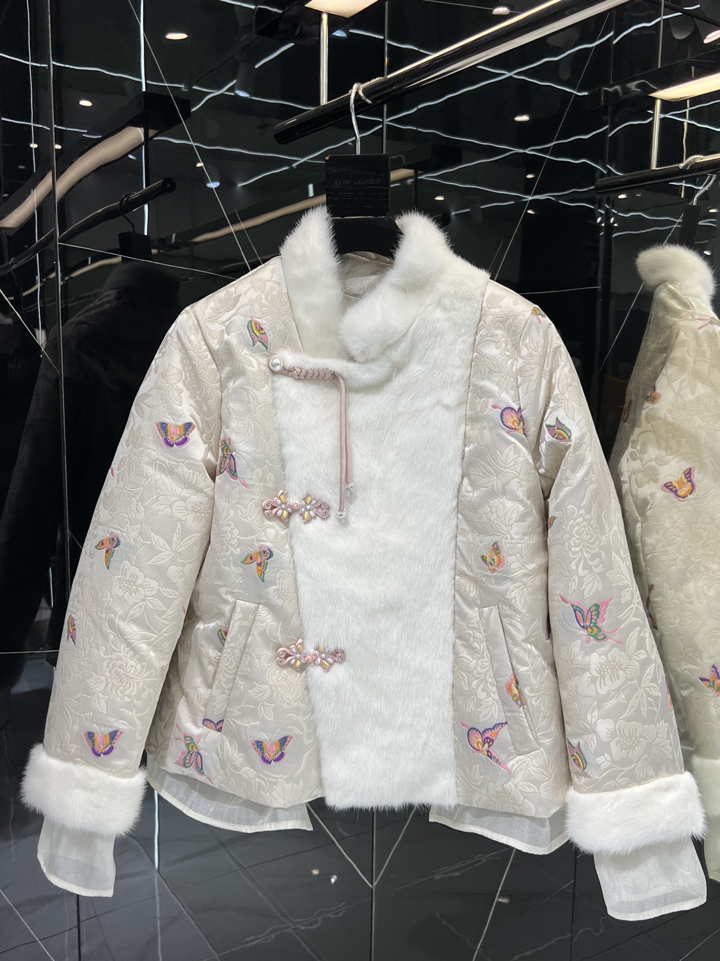 エルメス「Hermès」2025秋冬 ミンクファー ダウンコート