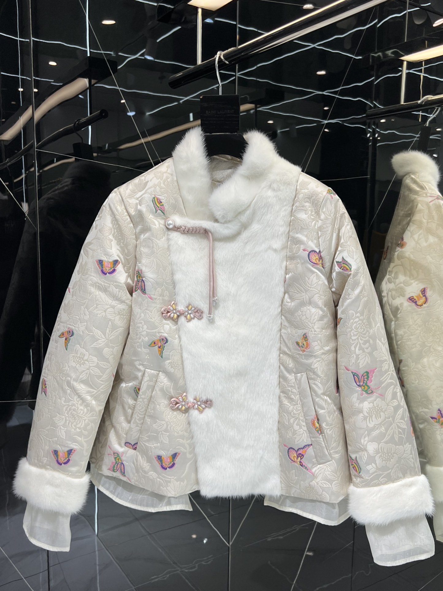 エルメス「Hermès」2025秋冬 ミンクファー ダウンコート