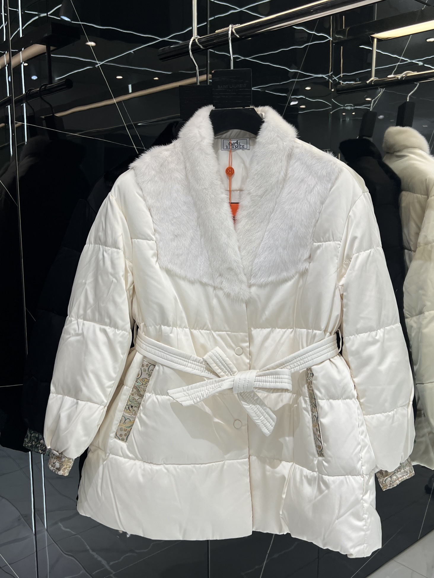 エルメス「Hermès」2025秋冬 ミンクファー ダウンコート