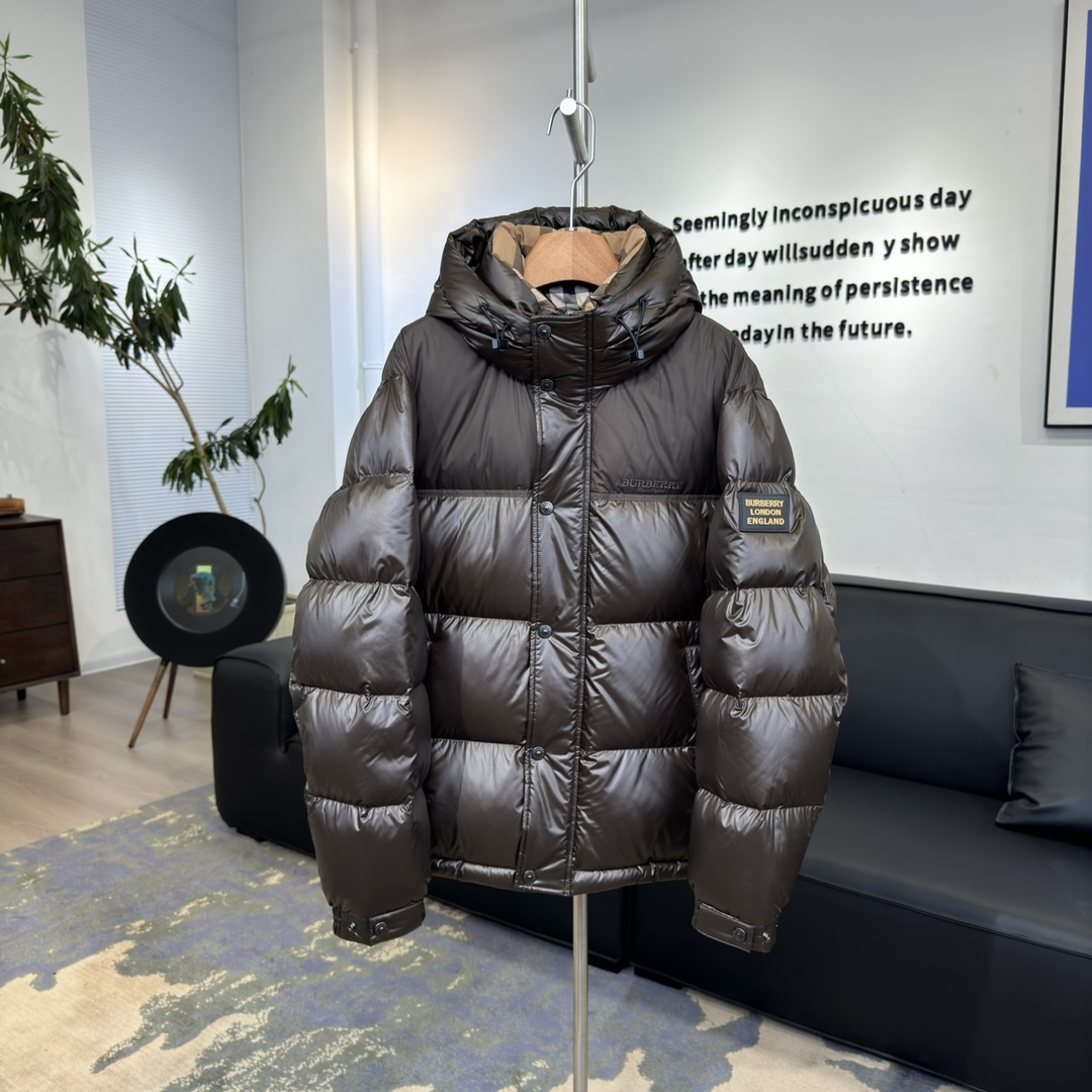 バーバリー「Burberry」アルファベットエンブレムダウンジャケット