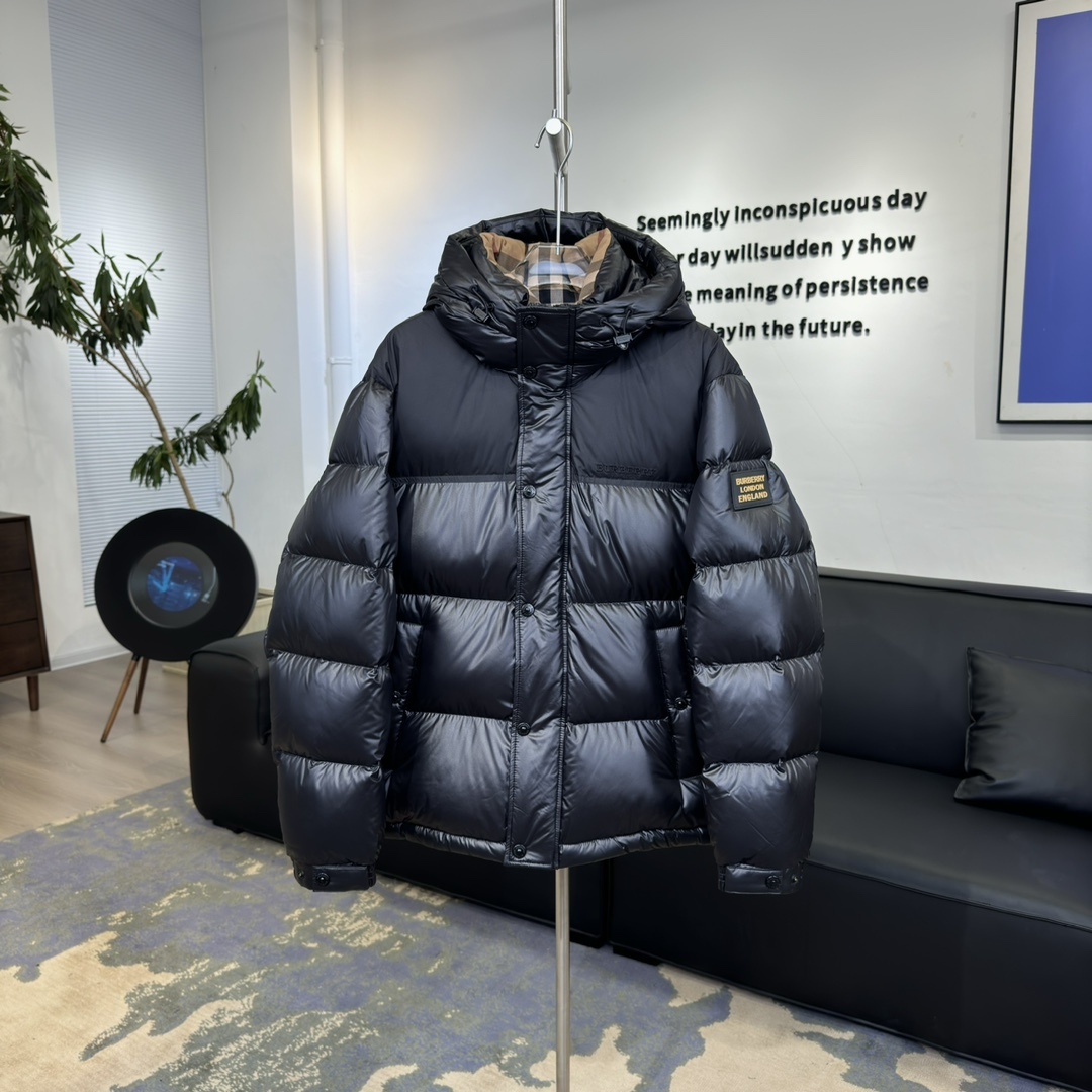 バーバリー「Burberry」アルファベットエンブレムダウンジャケット