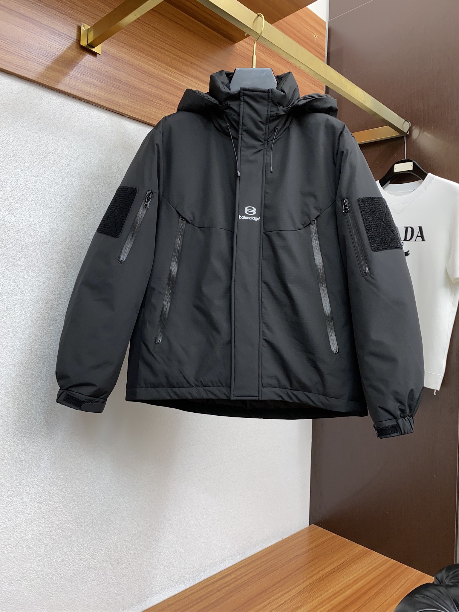 バレンシアガ「Balenciaga」‌2024秋冬最新ダウンジャケット